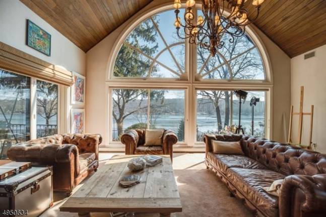Lakefront paradise