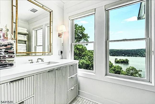 Luxury living in Lake Mohawk
