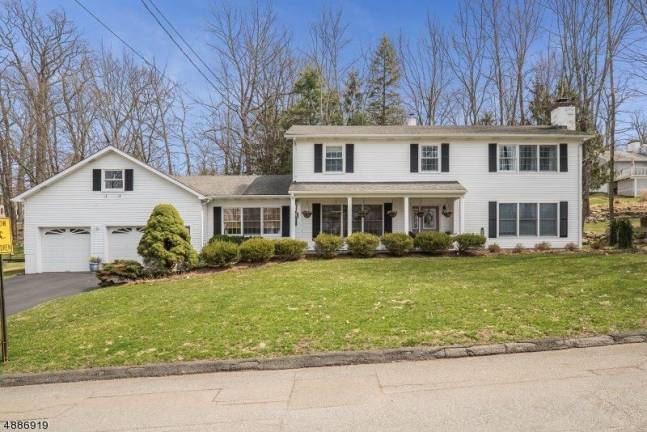 Lake Mohawk Colonial with stylish details