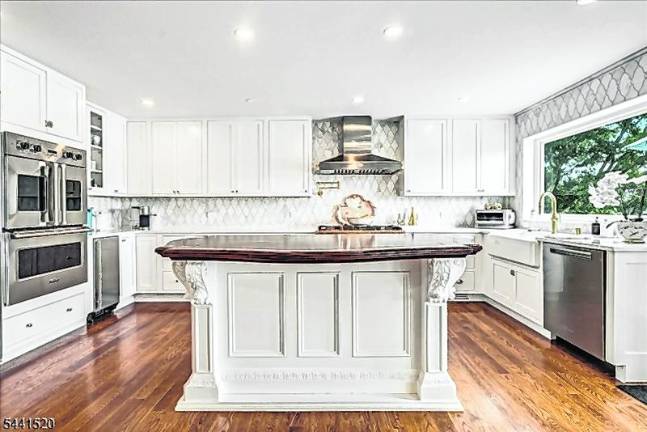 Luxury living in Lake Mohawk