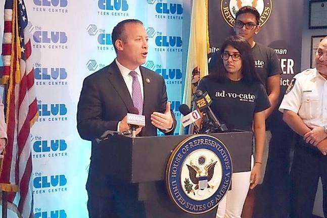 U.S. Rep. Josh Gottheimer announces steps to fight underage vaping, alongside youth advocates, law enforcement, and health and addiction prevention experts.