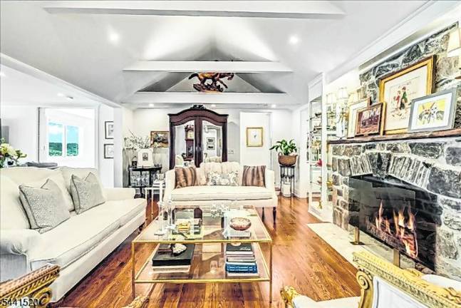 Luxury living in Lake Mohawk