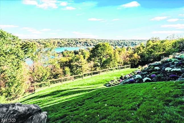 Luxury living in Lake Mohawk