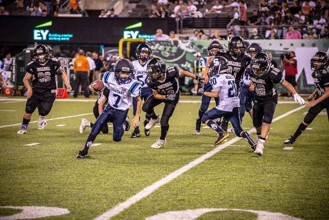5th grader #7 Luke Spellman with a 25 yard run while #20 Eric McCall clears the way.