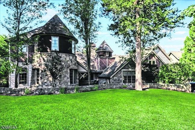 An exquisite lakefront estate