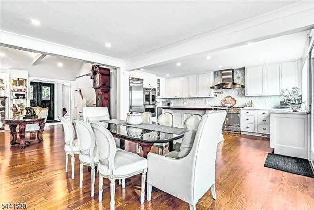 Luxury living in Lake Mohawk