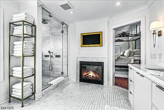 Luxury living in Lake Mohawk