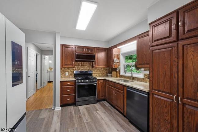 Real estate: Mix of classic and new style