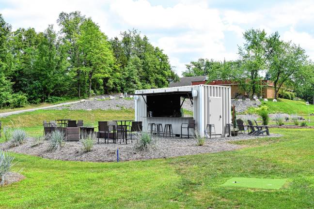 <b>The outdoor full-service bar in the center of the course. (Photo by Theresa Esposito)</b>