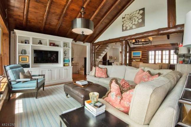 Sophistication and style in lakefront home