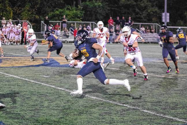 <b>Jefferson ball carrier Braedan Cummings on the run in the game against Whippany Park at home Friday, Sept. 26. Jefferson won, 48-26, and Cummings made one touchdown. (Photos by George Leroy Hunter)</b>