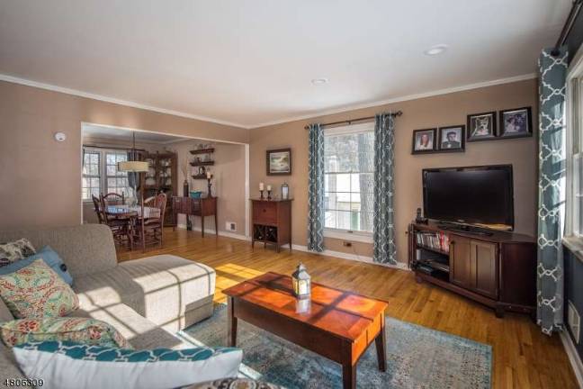 Three-bedroom bi-level in Lake Mohawk district