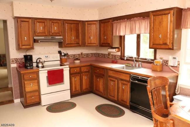 Custom Colonial on cul-de-sac