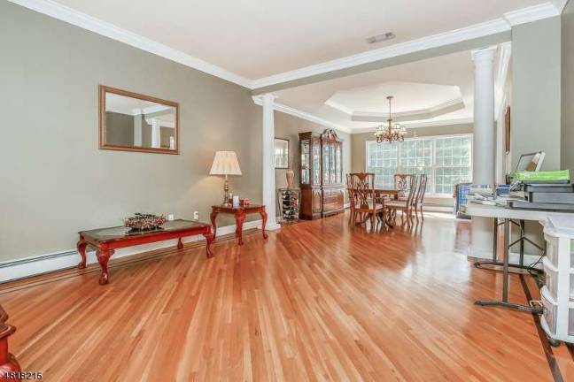 Custom Colonial in Glenbrook Estates