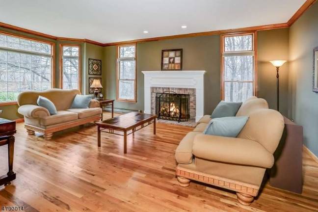 Elegant Colonial on cul-de-sac