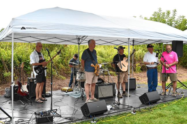 The Treblemakers entertain.