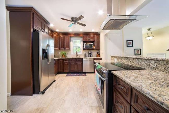 Move-in ready Lake Mohawk home