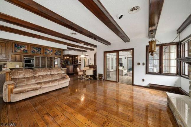 Lakefront vacation home year-round