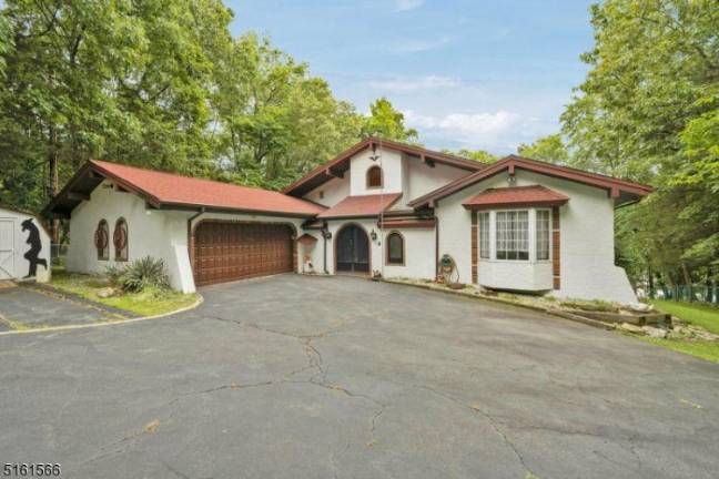 Lakefront vacation home year-round