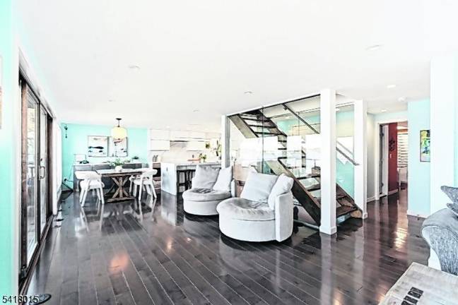 Fabulous lakefront home in Lake Mohawk