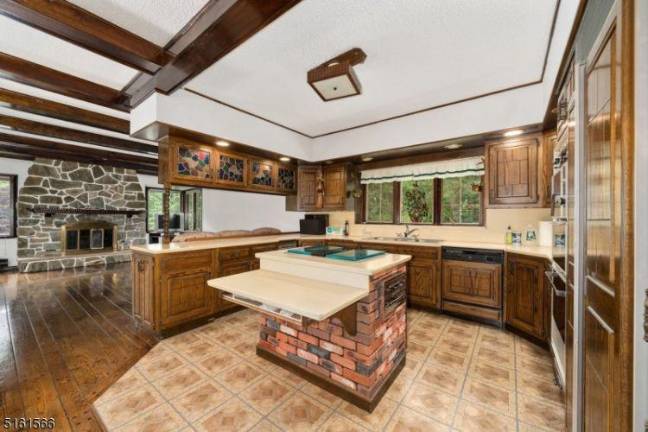 Lakefront vacation home year-round