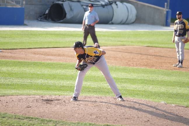 Quebec Capitales pitcher Nolan Becker focuses on home plate.