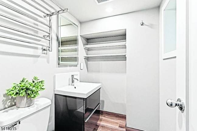 Fabulous lakefront home in Lake Mohawk