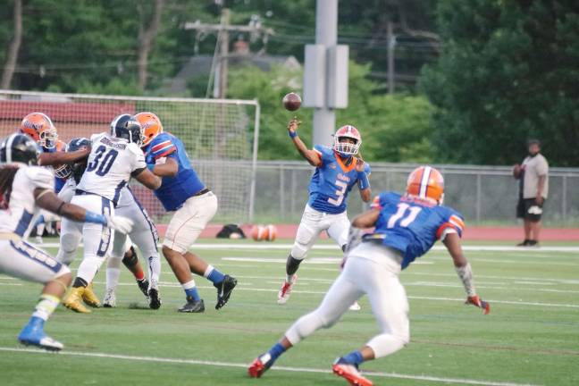 Gators quarterback Steffen Colon throws the ball in the first half.