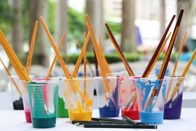 Encouraging individual artistic expression