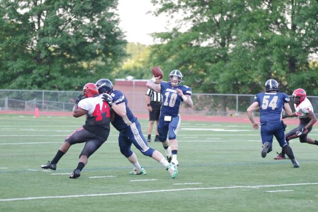 Stags quarterback Jimmy Lahue in the first quarter. Photos by George Leroy Hunter