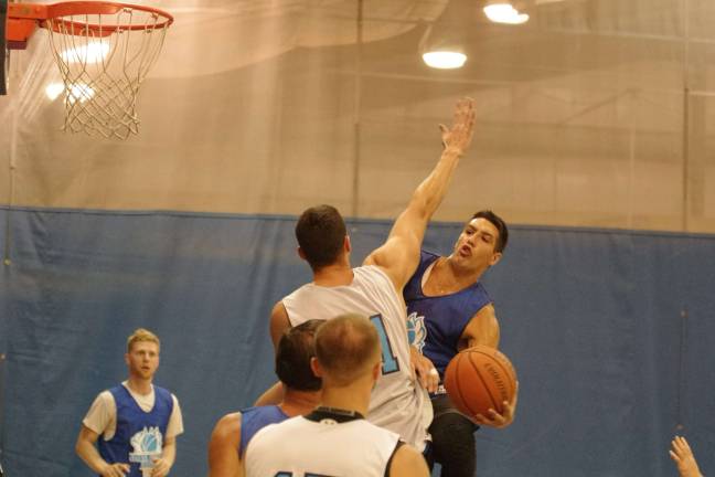 Team Synol's Craig Tomkins moves the ball towards the hoop as Team Tobin's Almin Hodzic defends in the first half.