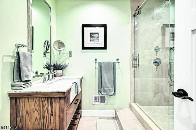 A spectacular lakefront 12-room home