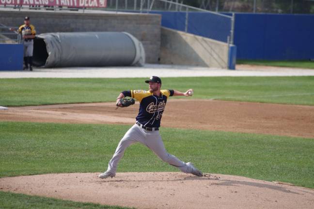 The Québec Capitales Brett Lee was the winning pitcher. Lee pitched for six innings producing four strikeouts. Photos by George Leroy Hunter