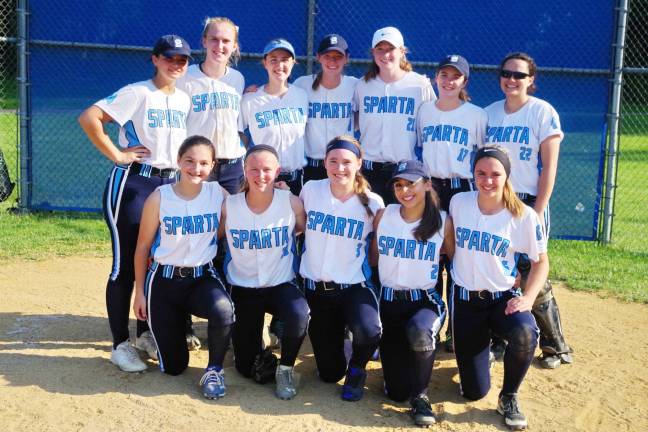 The 2017 Sparta varsity softball team pose for a portrait. Photo by George leroy Hunter
