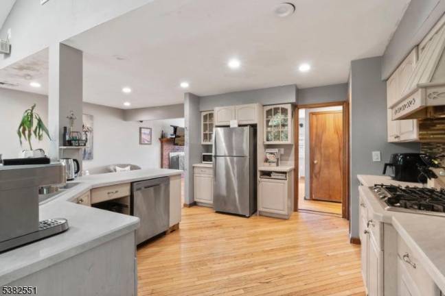 Real estate: Alpine section home awaits savvy buyer