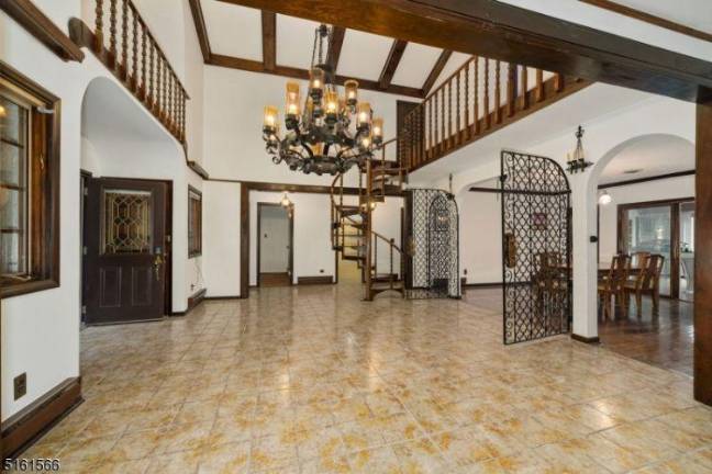 Lakefront vacation home year-round