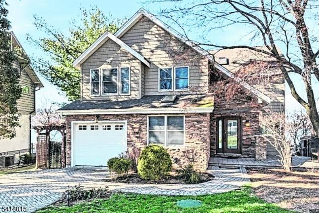 Fabulous lakefront home in Lake Mohawk