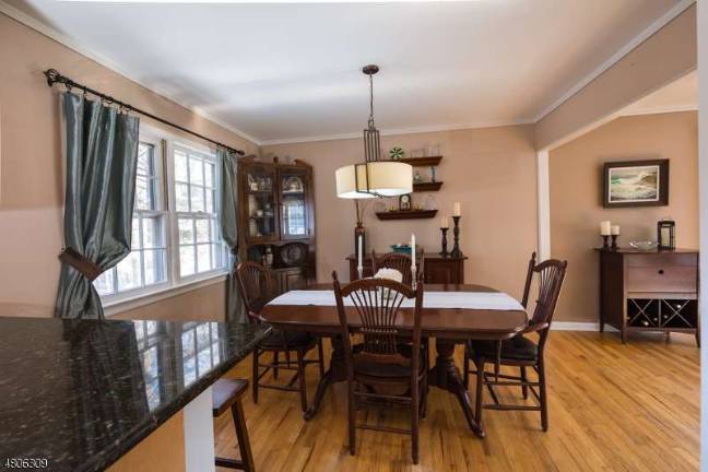 Three-bedroom bi-level in Lake Mohawk district