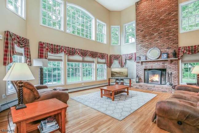 Custom Colonial in Glenbrook Estates