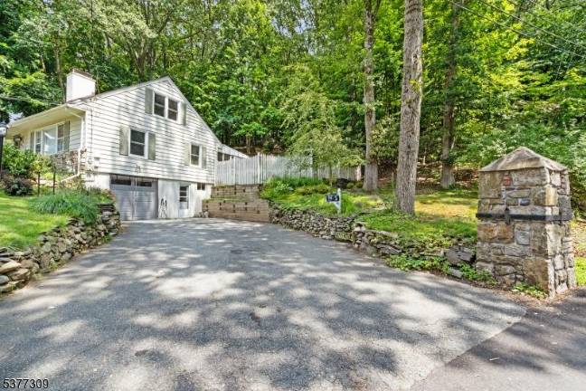 Real estate: Mix of classic and new style
