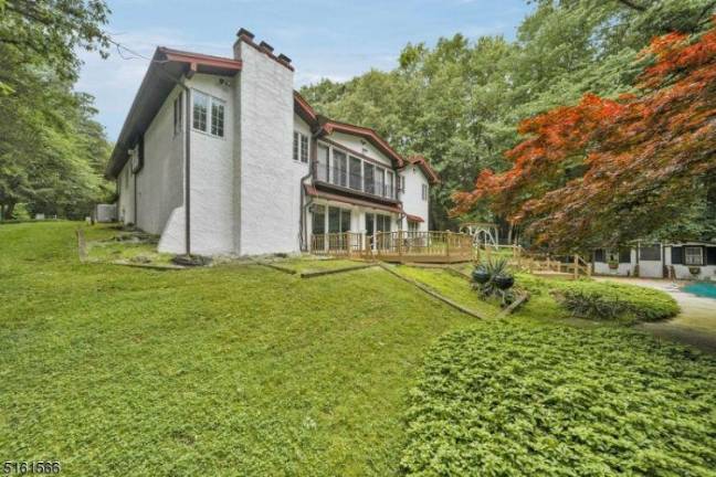 Lakefront vacation home year-round