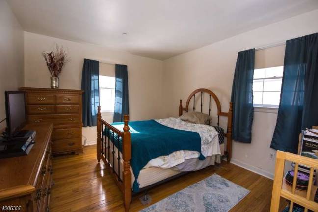 Three-bedroom bi-level in Lake Mohawk district