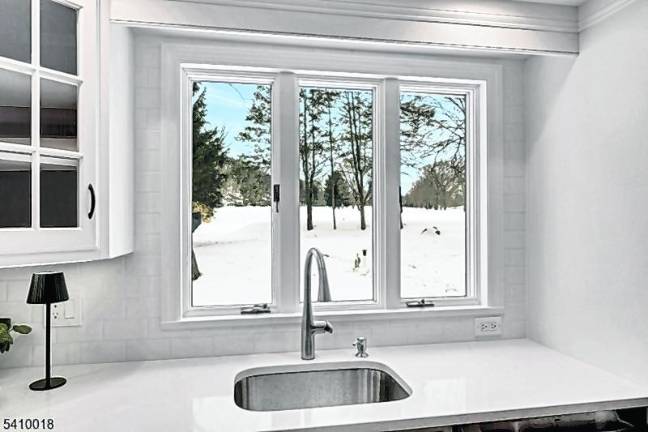 Prime Golf Course setting with gorgeous lake views