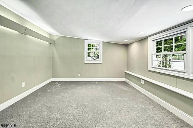 Prime Golf Course setting with gorgeous lake views