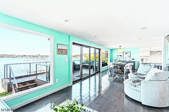 Fabulous lakefront home in Lake Mohawk