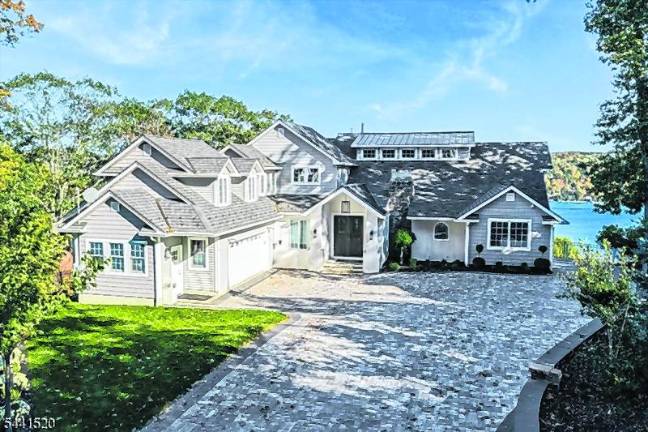 Luxury living in Lake Mohawk