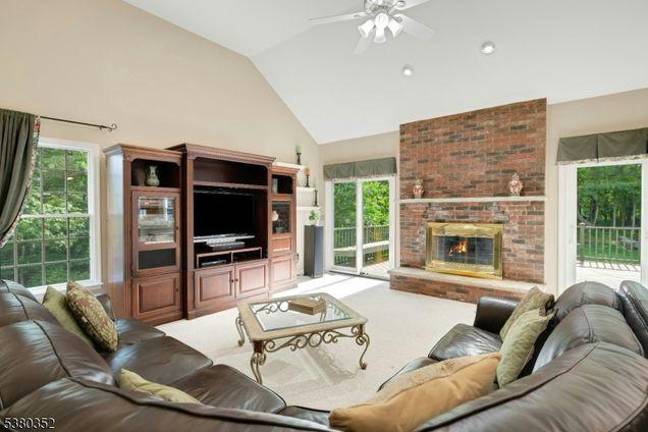 Real estate: Elegant 5-bedroom home