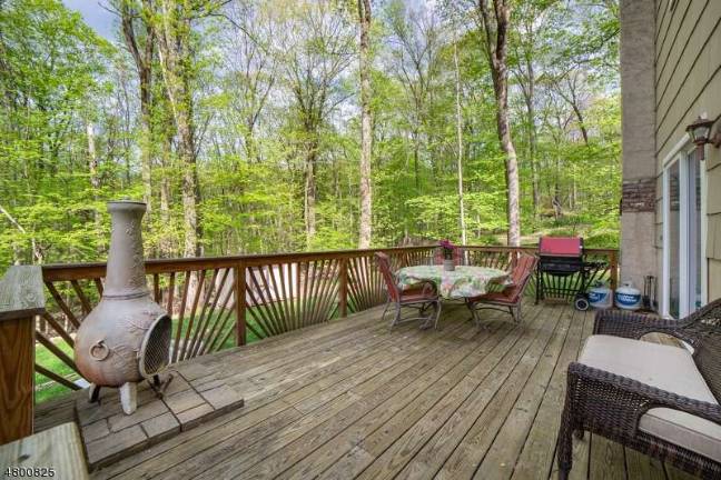 Move-in ready Lake Mohawk home