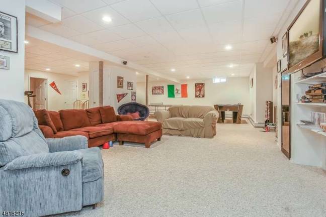 Custom Colonial in Glenbrook Estates