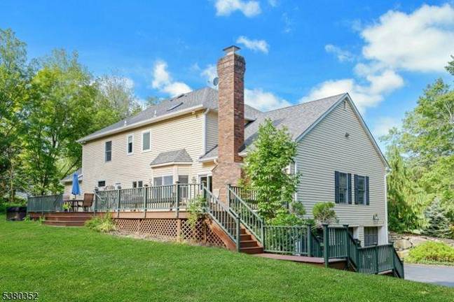 Real estate: Elegant 5-bedroom home